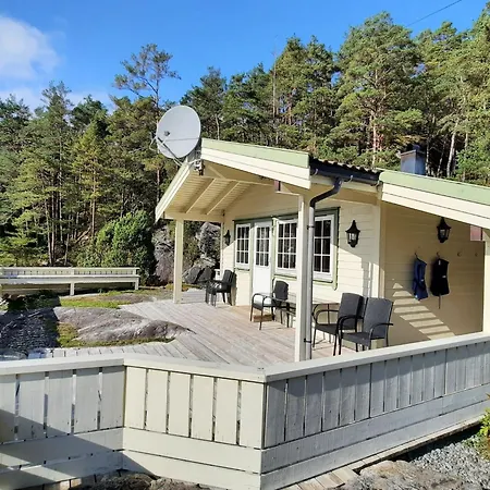 Haeuschen Mit Blick Auf Wasser By Interhome 別荘 Ropeid