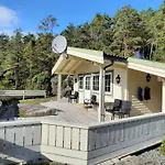 Haeuschen Mit Blick Auf Wasser By Interhome Сasa de vacaciones Ropeid