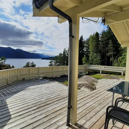 Сasa de vacaciones Haeuschen Mit Blick Auf Wasser By Interhome Ropeid